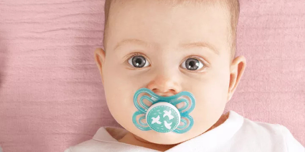 Comment bien choisir une sucette pour bébé ?